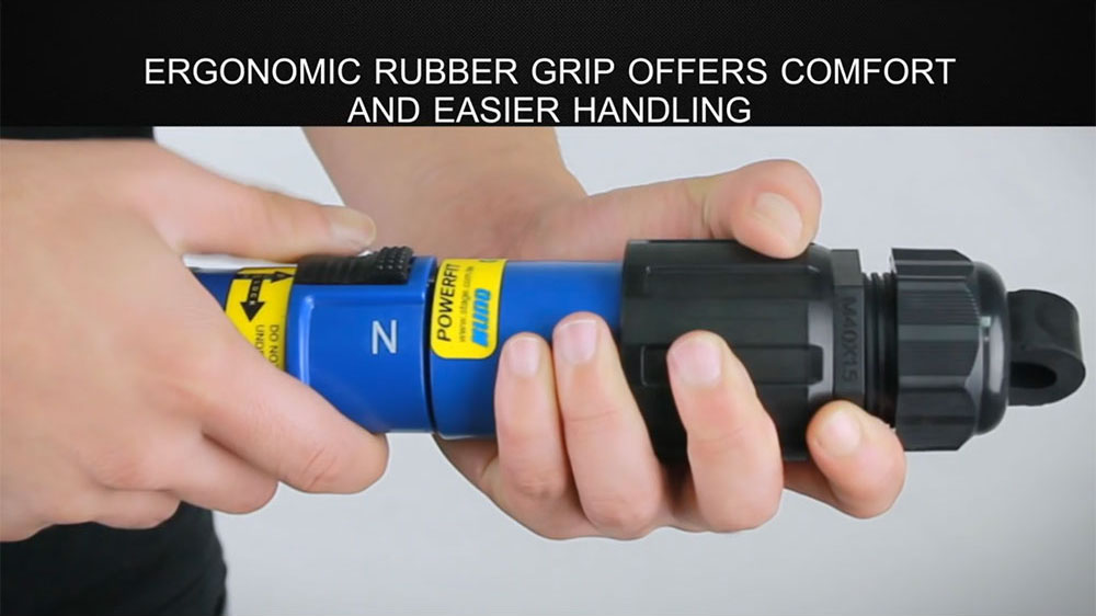Ergonomic rubber grip offers comfort and easier handling.